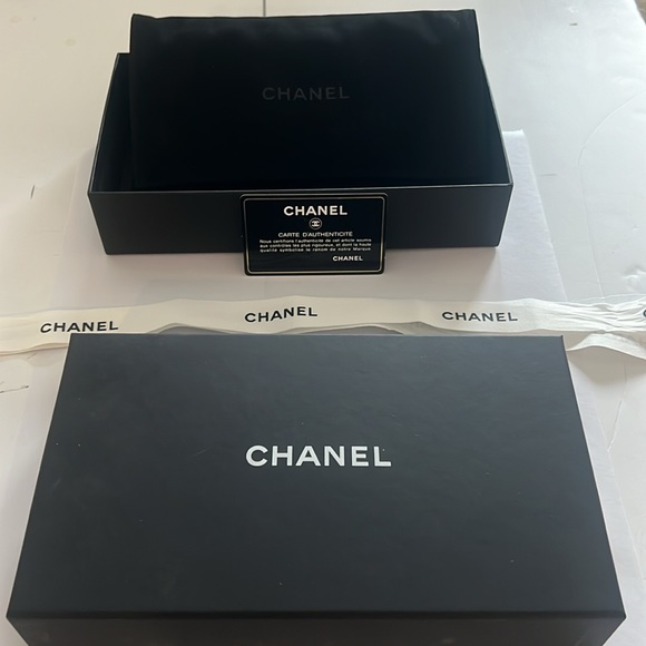 Chanel iPhone 13 Pro Max  wallet. - Picture 9 of 9